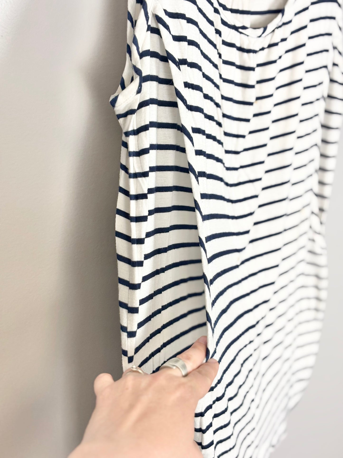 M - Smallshow White Striped Nursing Shirt