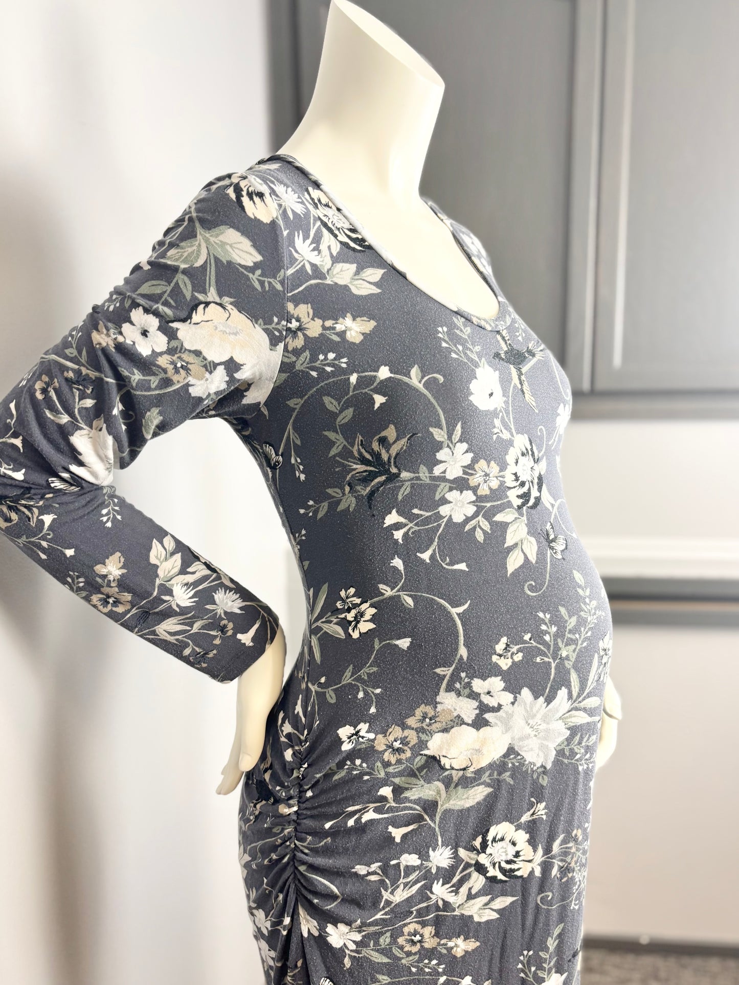 L - Old Navy Grey Floral Bodycon Dress