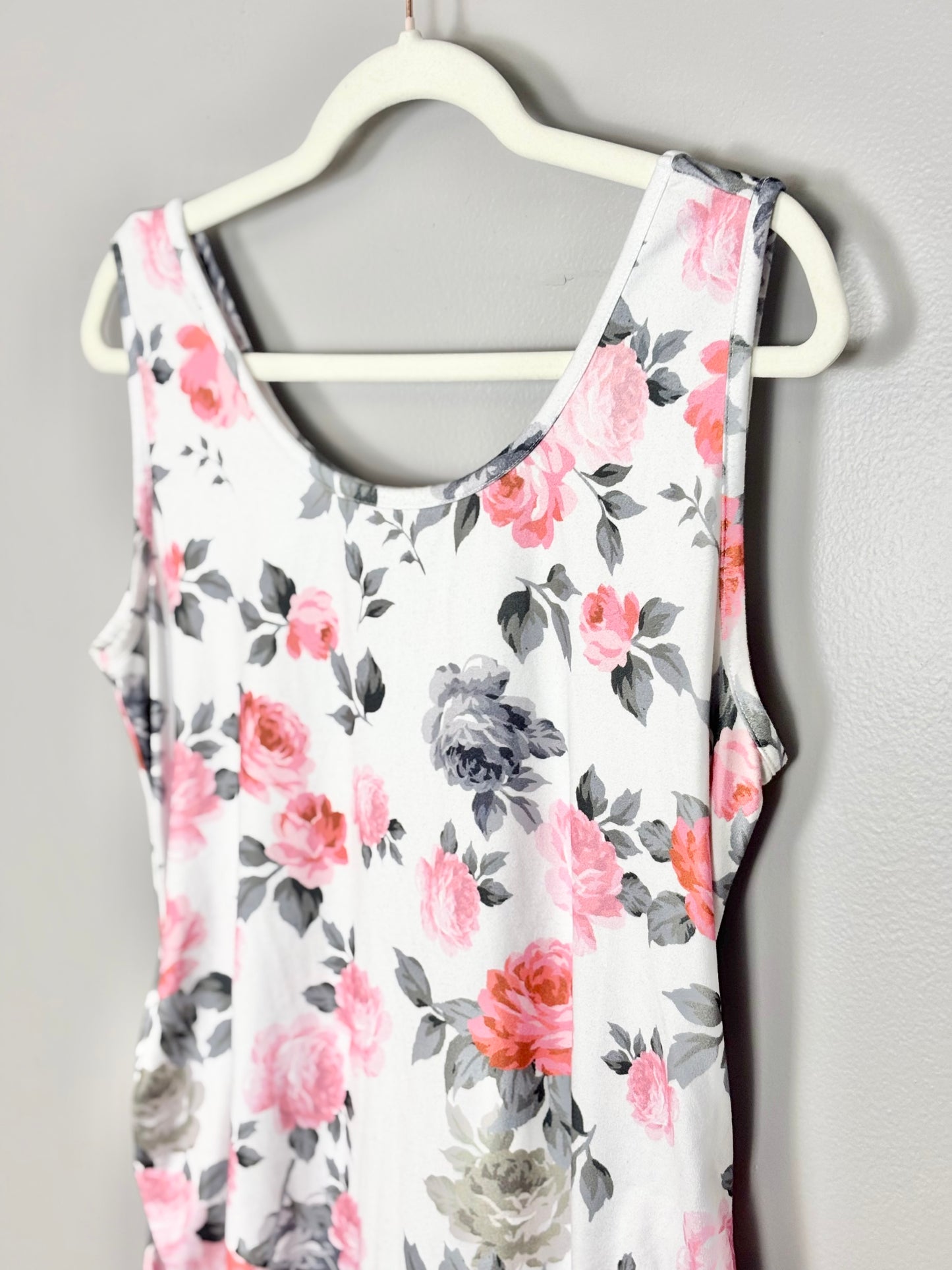 L - Unknown Brand White Floral Sleeveless Bodycon Dress