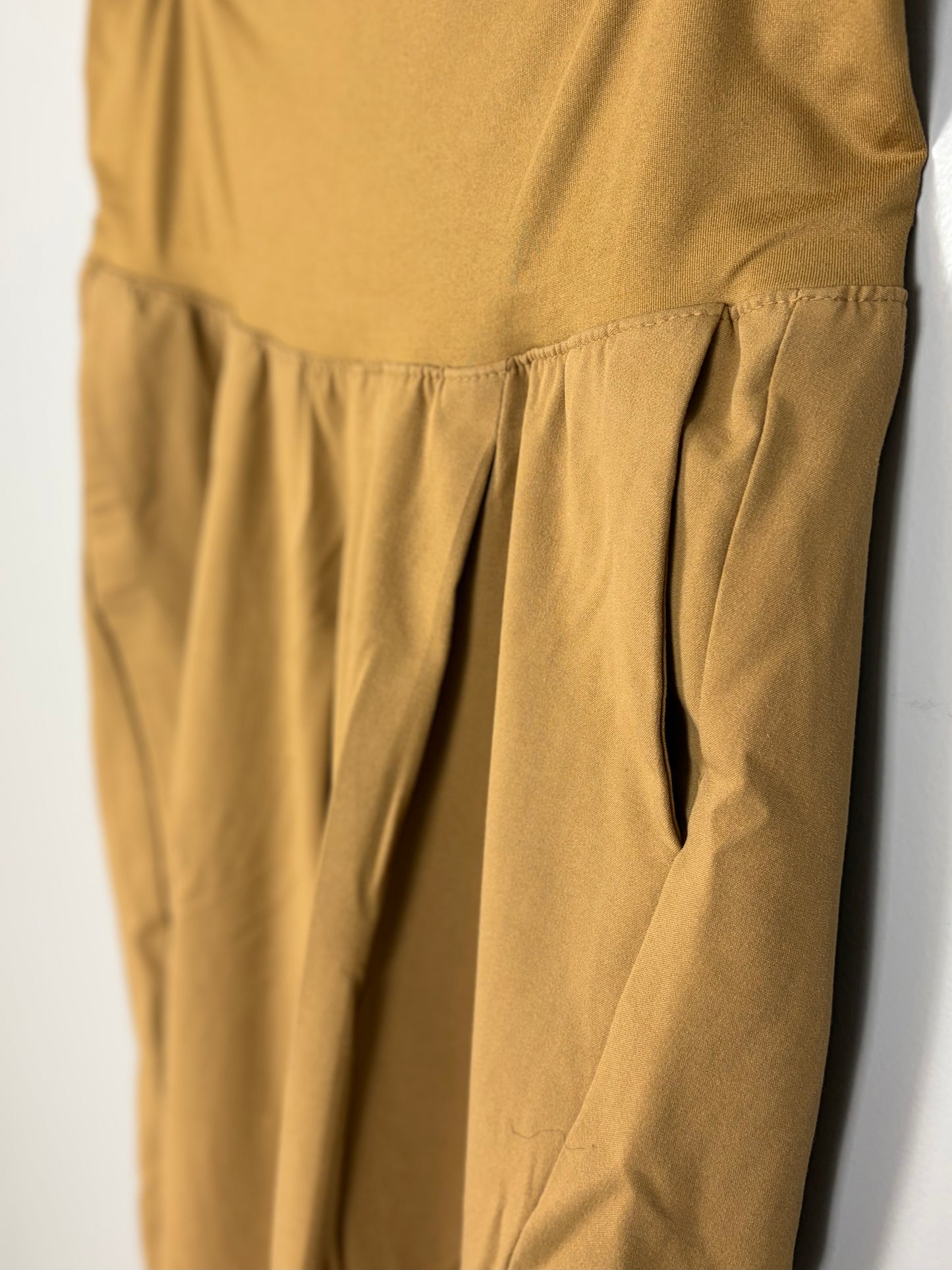 M - Old Navy Caramel Weekend Pants