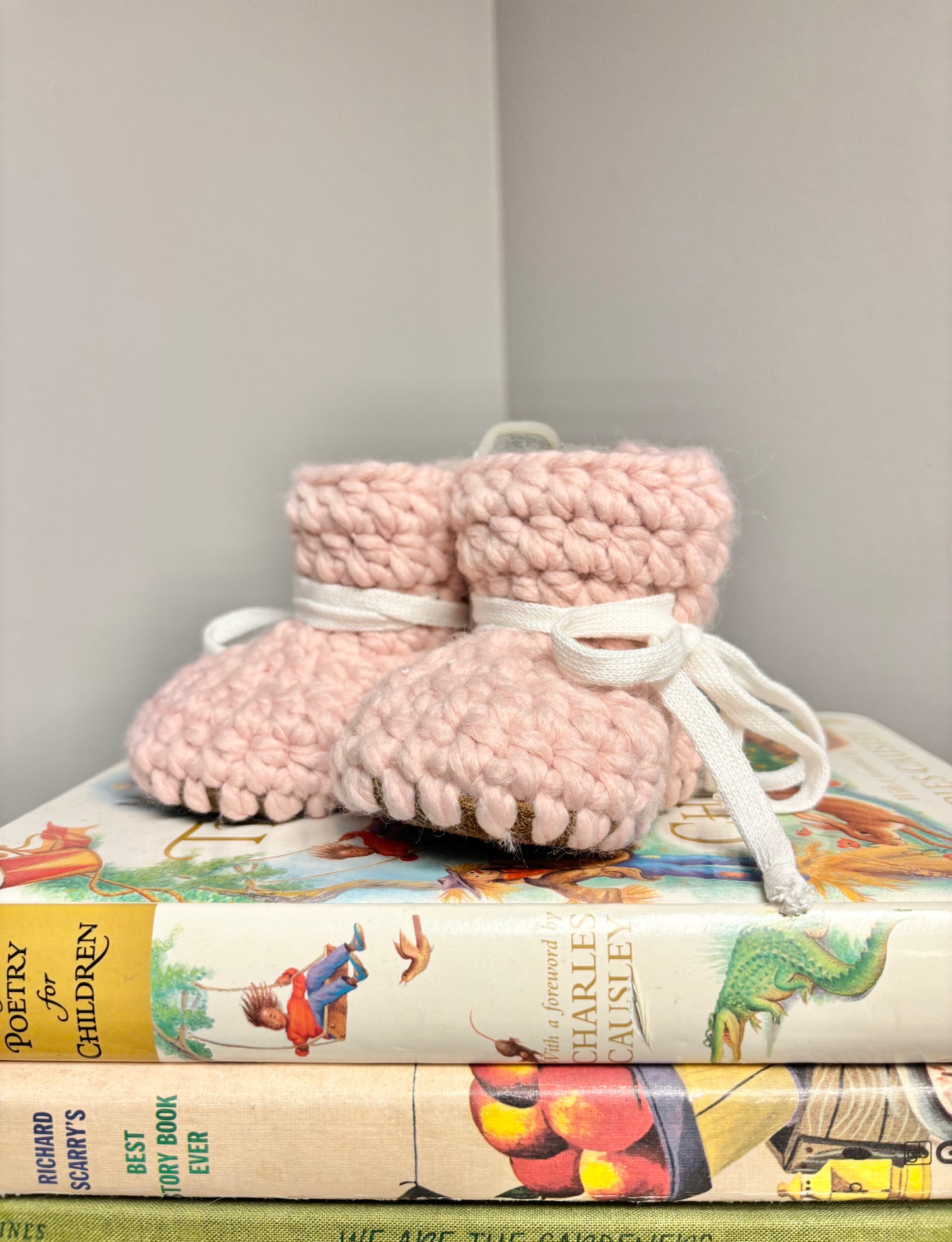 0-6 Mo. Emma & Fox Baby Booties - Petal