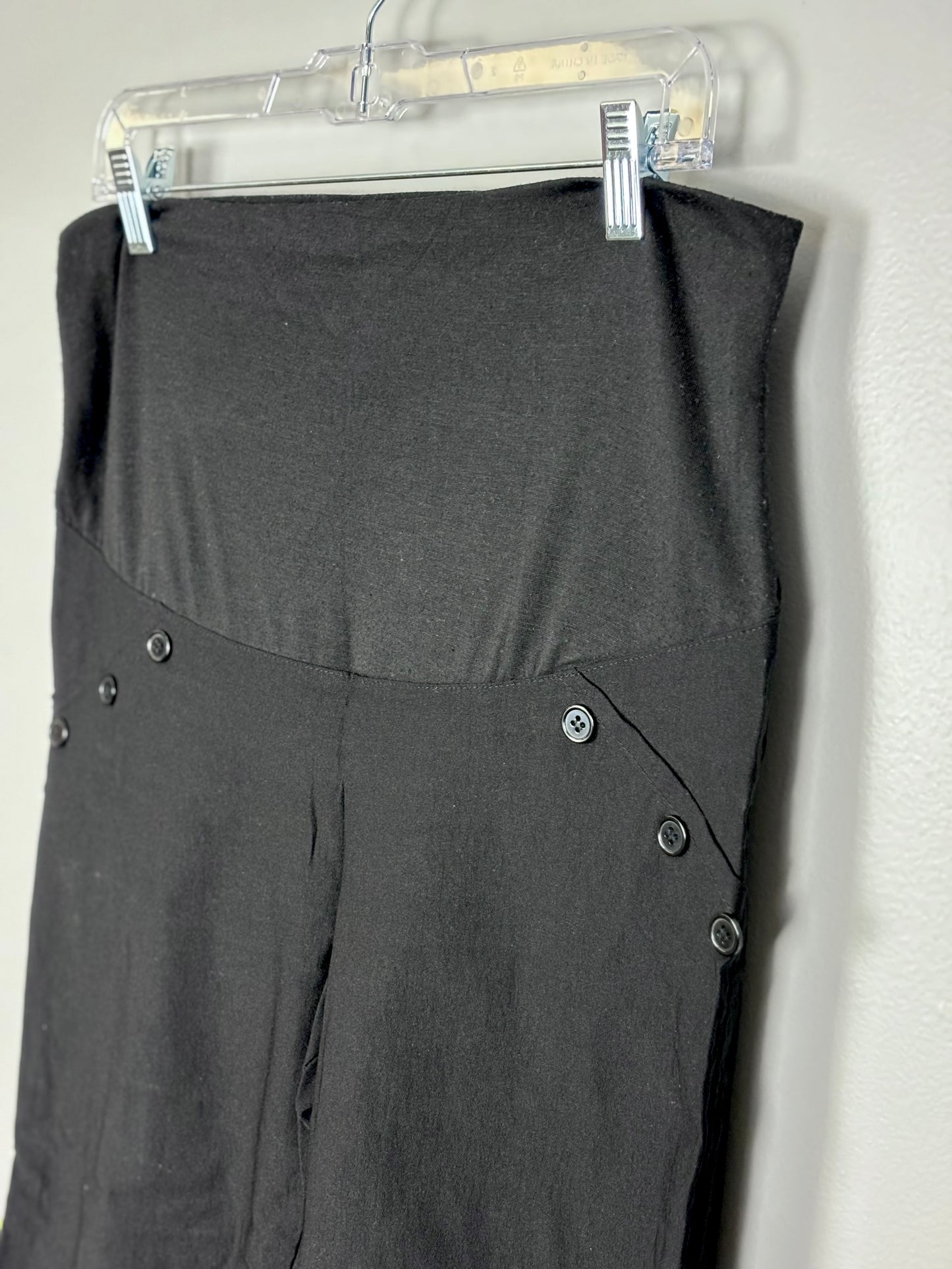 M - Valia Black Button-Detail Dress Shorts