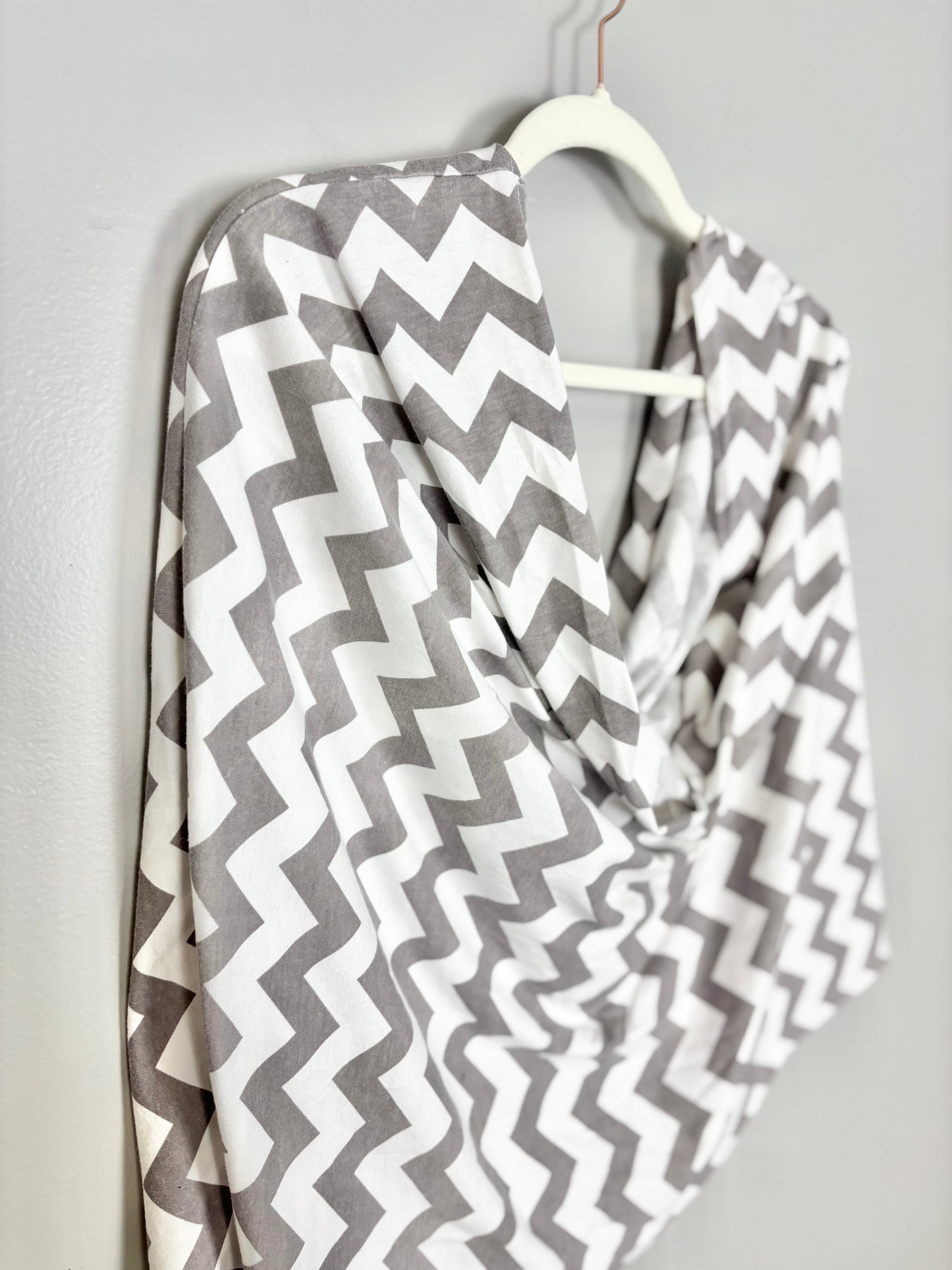 One Size - White & Grey Chevron Nursing Cover