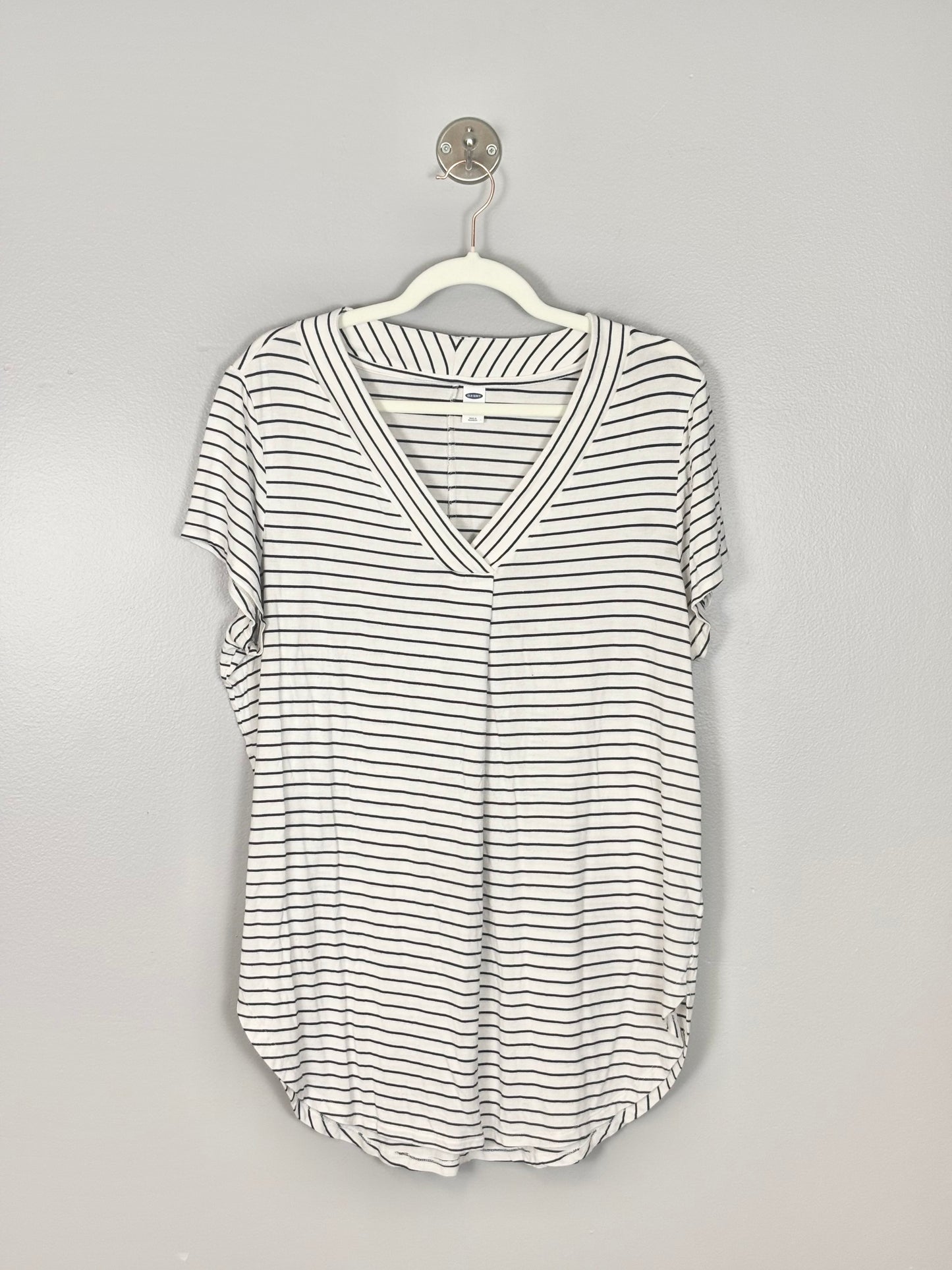 L - Old Navy Black & White Striped Shirt