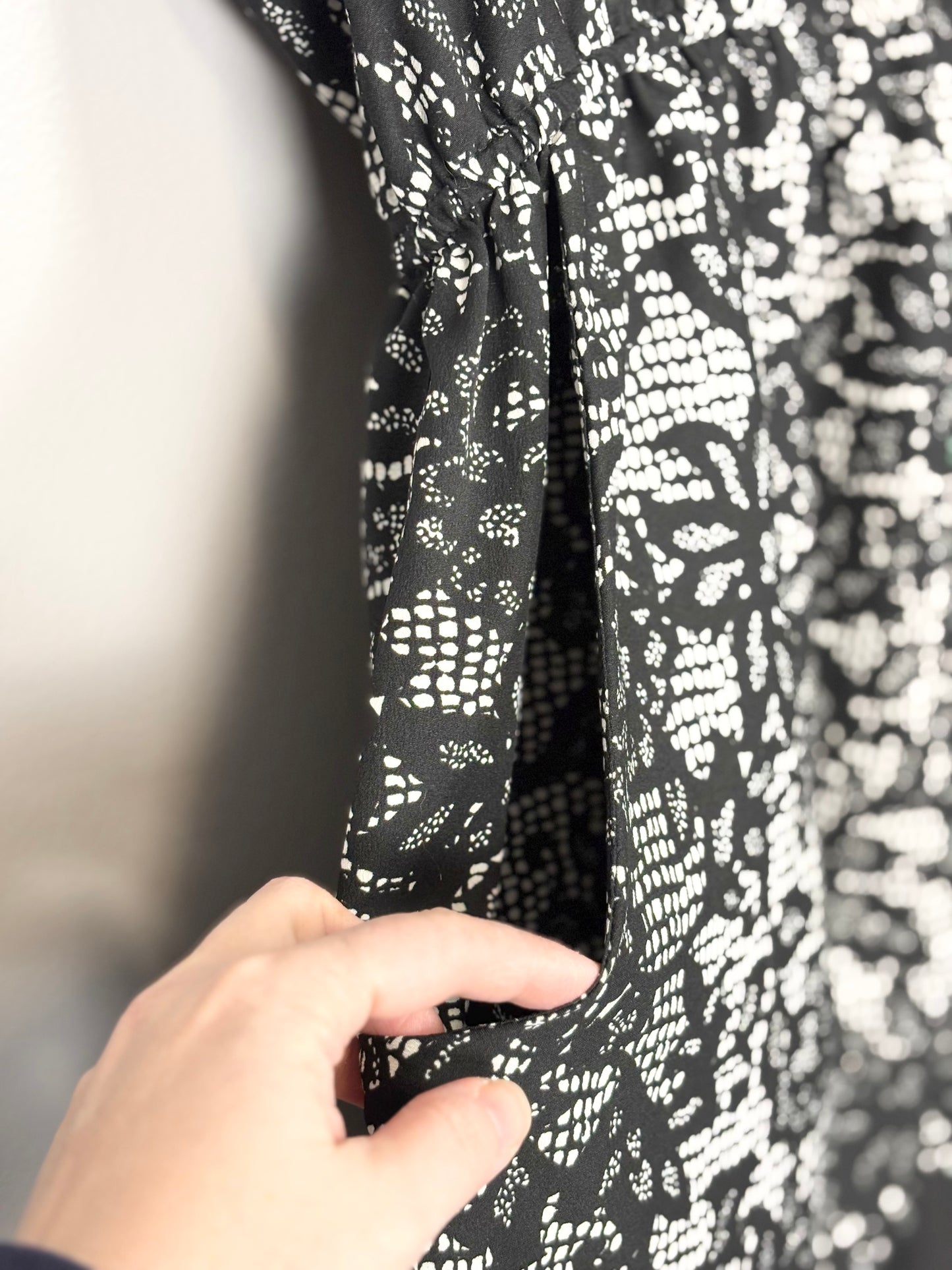 M/L - Unknown Brand Elastic Waist Tunic