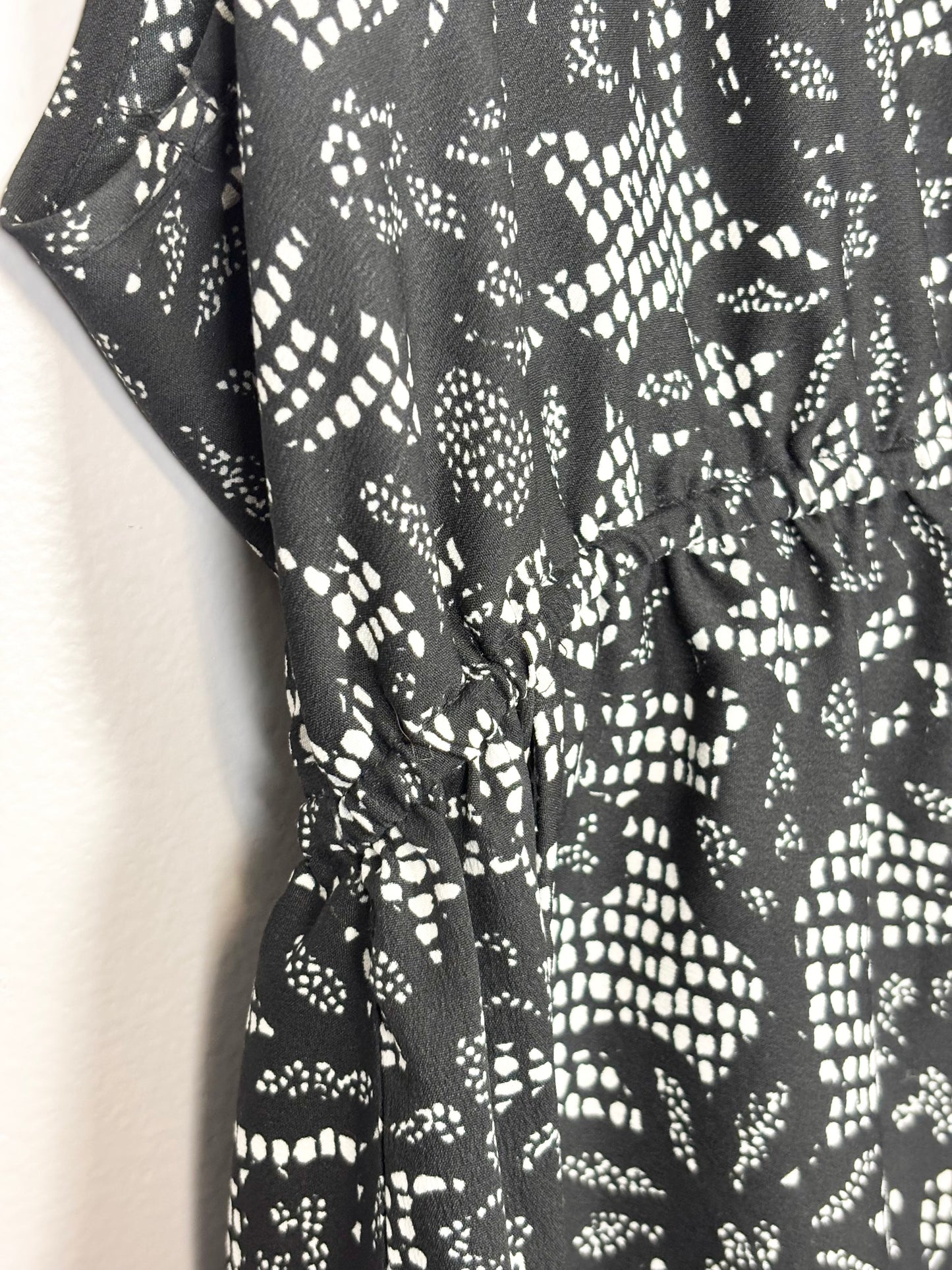 M/L - Unknown Brand Elastic Waist Tunic