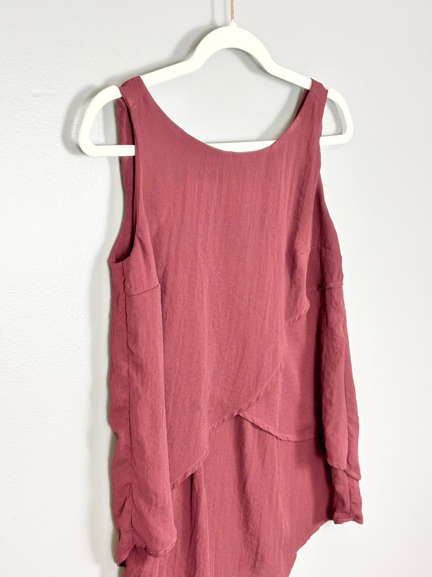 XS/S - Jules & Jim Cabernet Sleevless Blouse