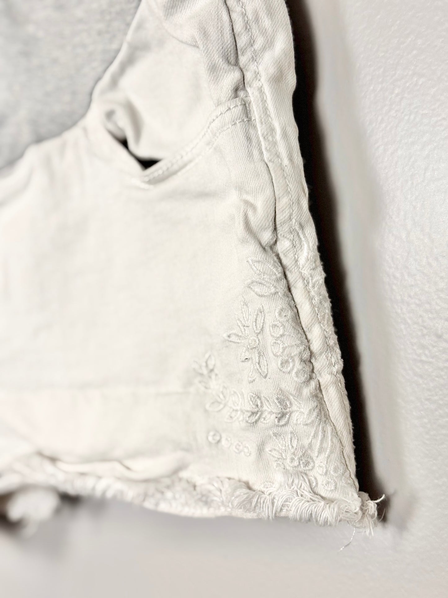 M - Light Grey Embroidered Shorts
