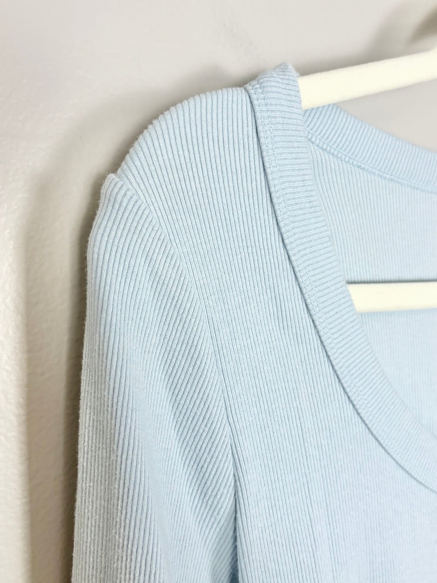 M - Old Navy Ribbed Soft Blue Shirt