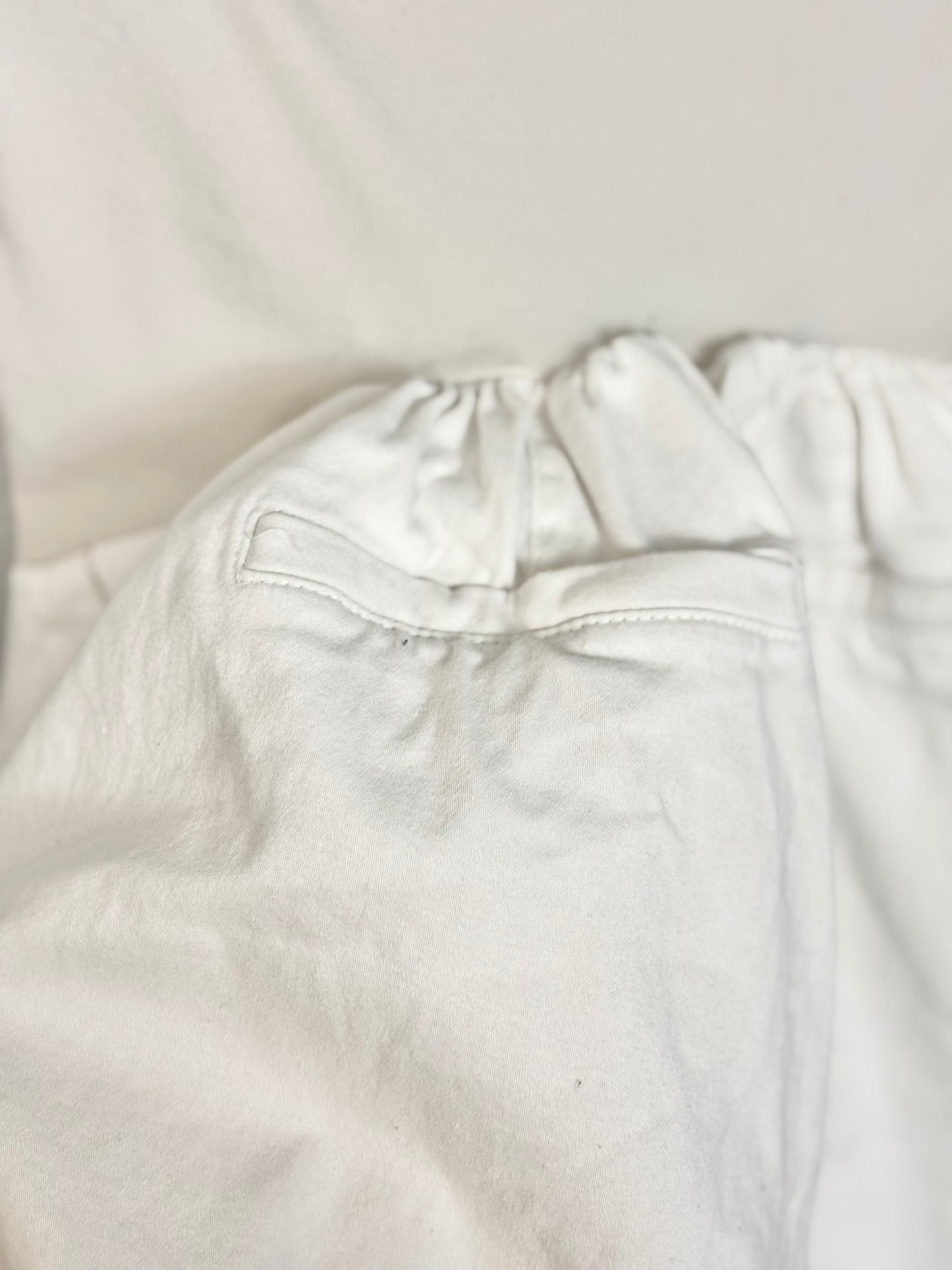 M - Motherhood White Cotton Cuffed Shorts