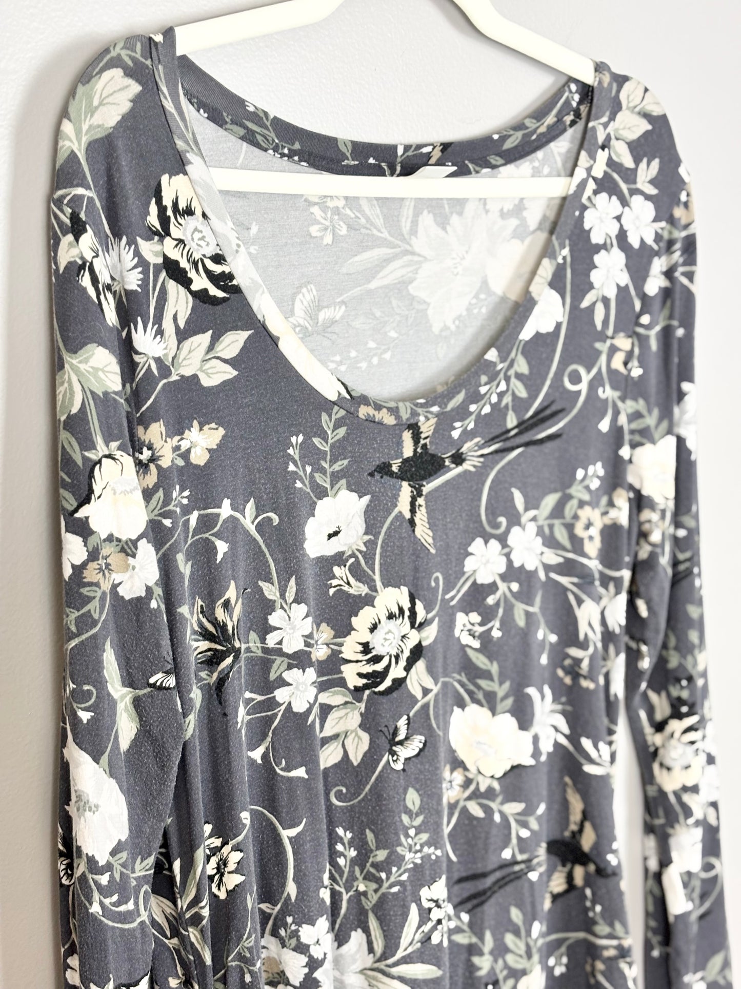 L - Old Navy Grey Floral Bodycon Dress