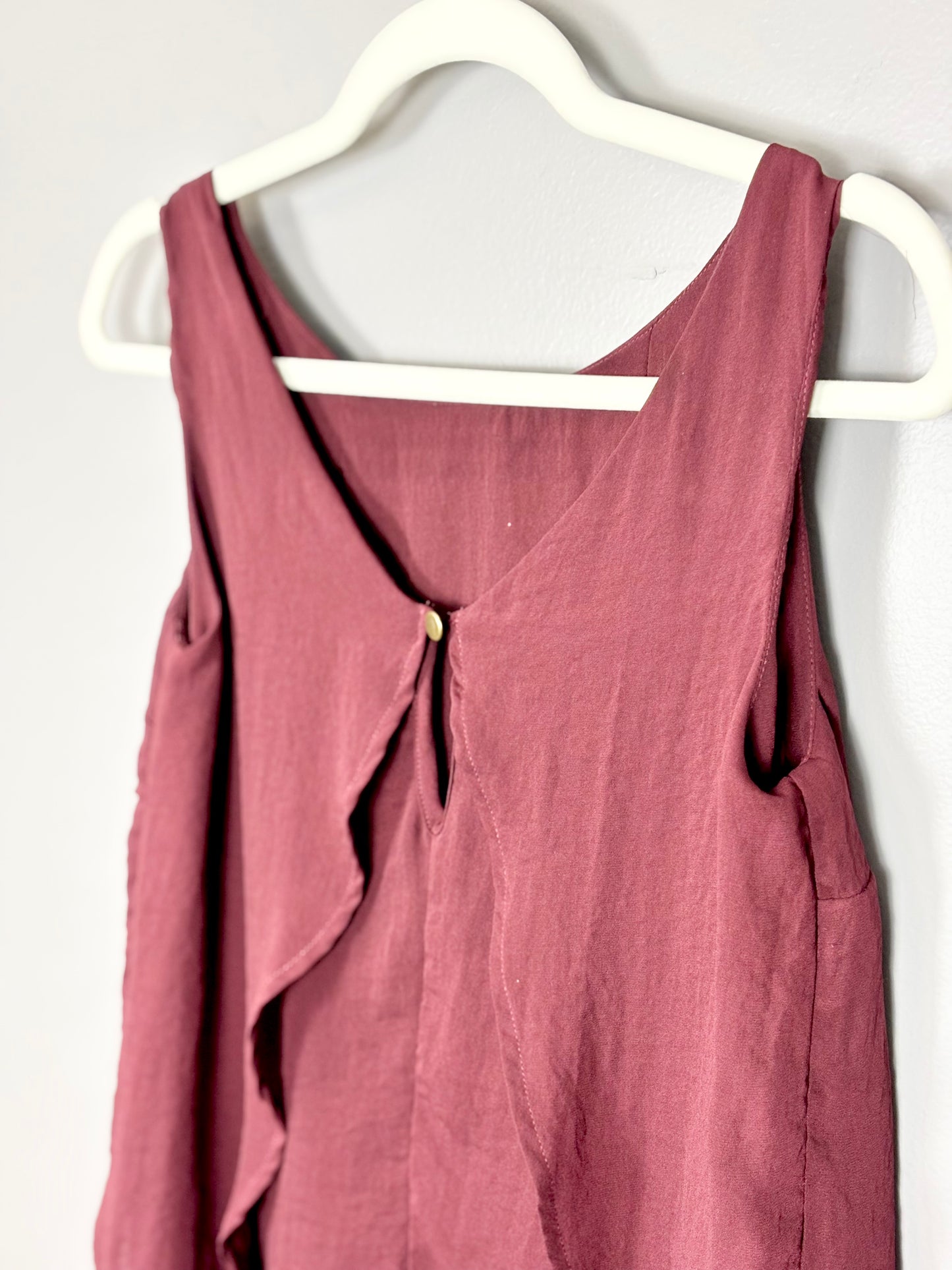 XS/S - Jules & Jim Cabernet Sleevless Blouse