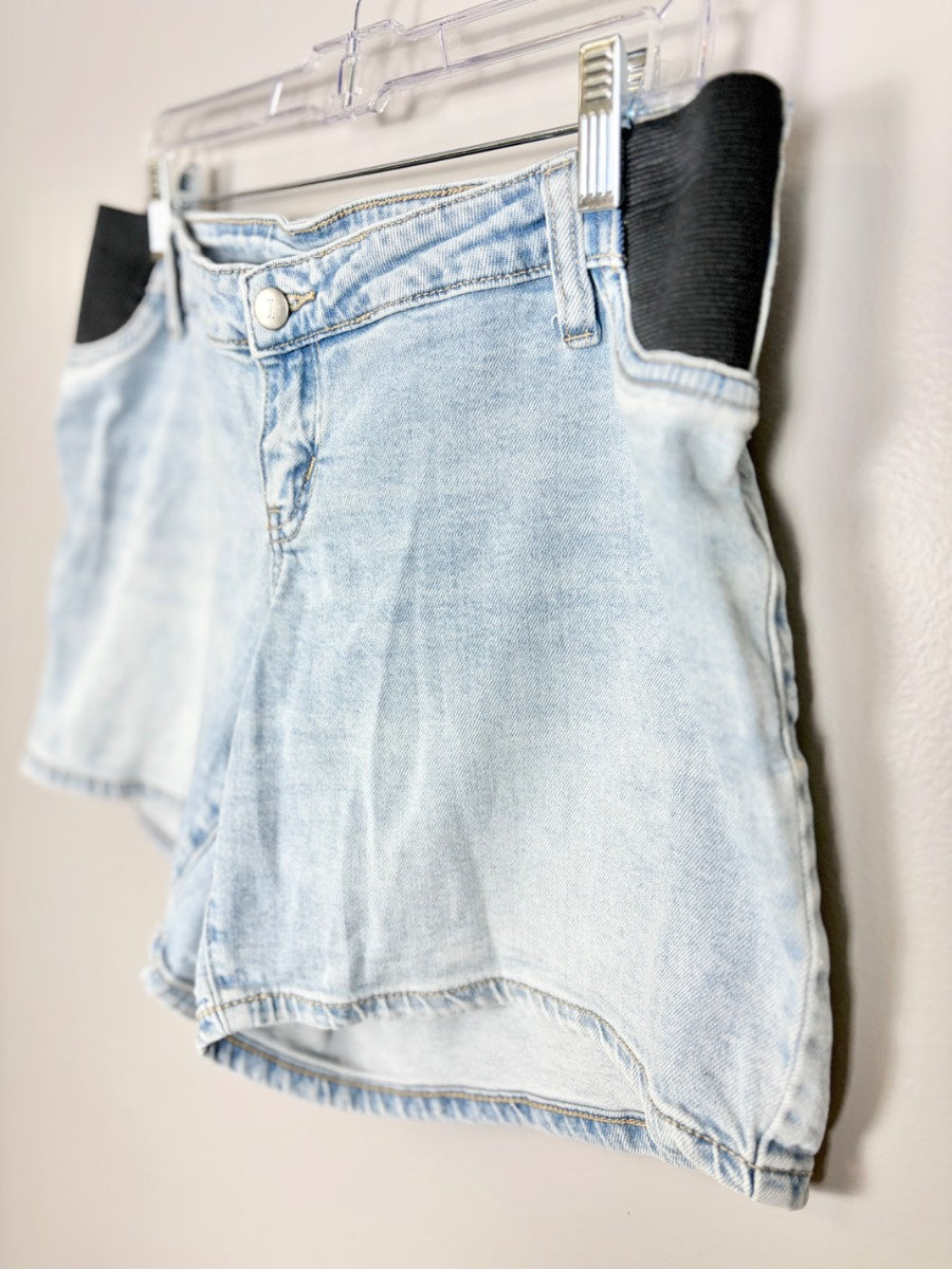 M - Ingrid & Isabel Light Wash Denim Shorts