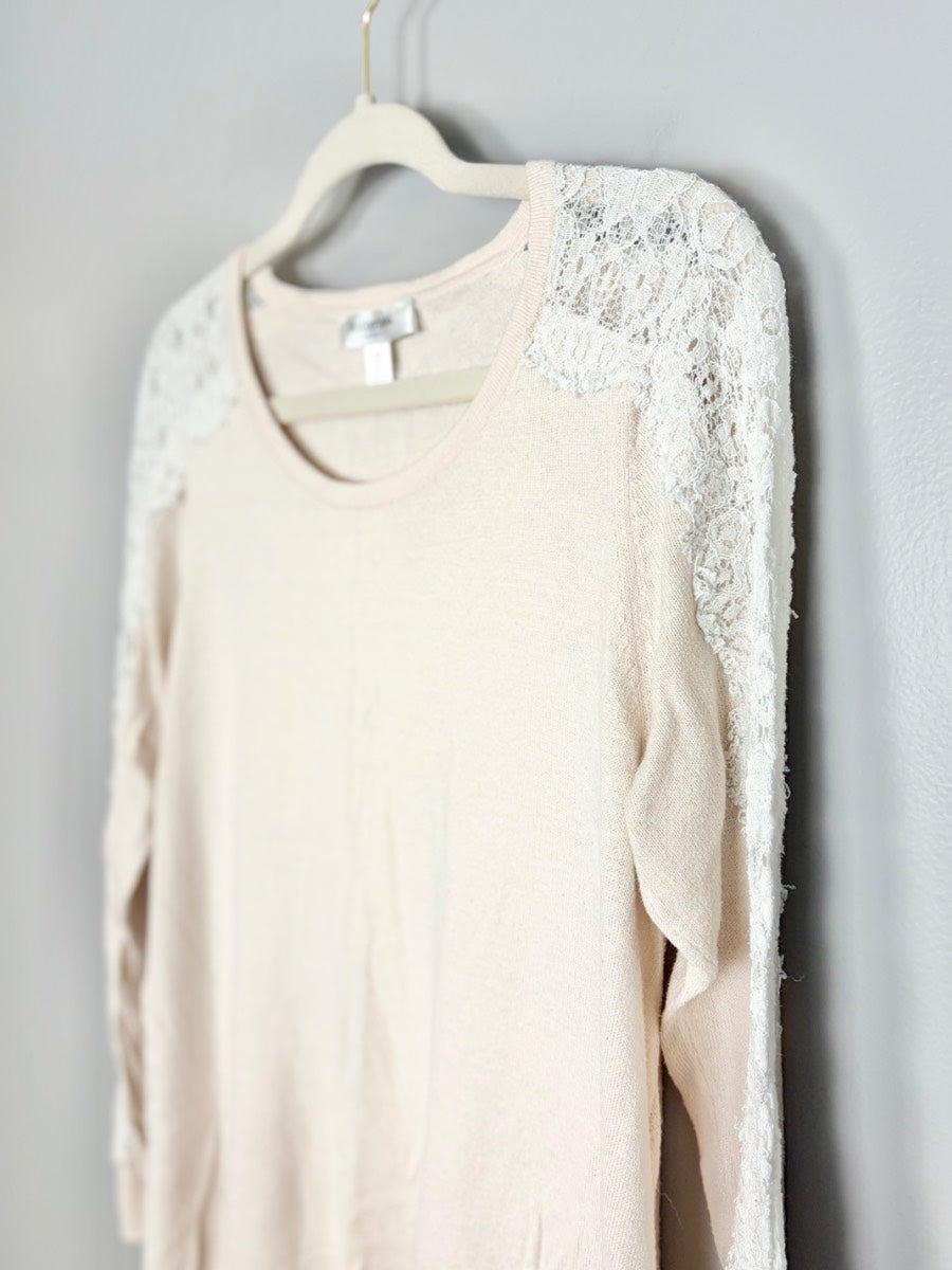 M - Motherhood Lace Sleeve Top