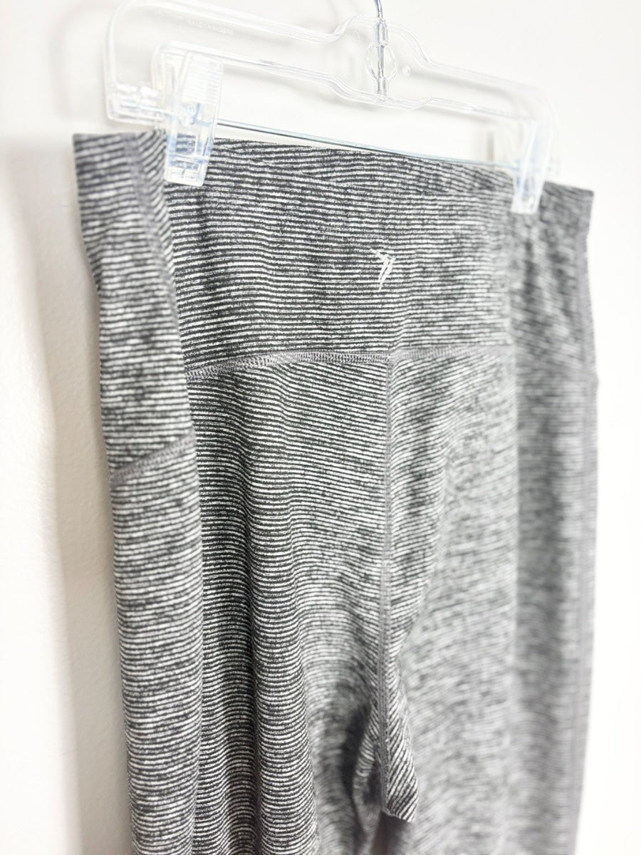S - Old Navy Go-Dry Cropped Leggings