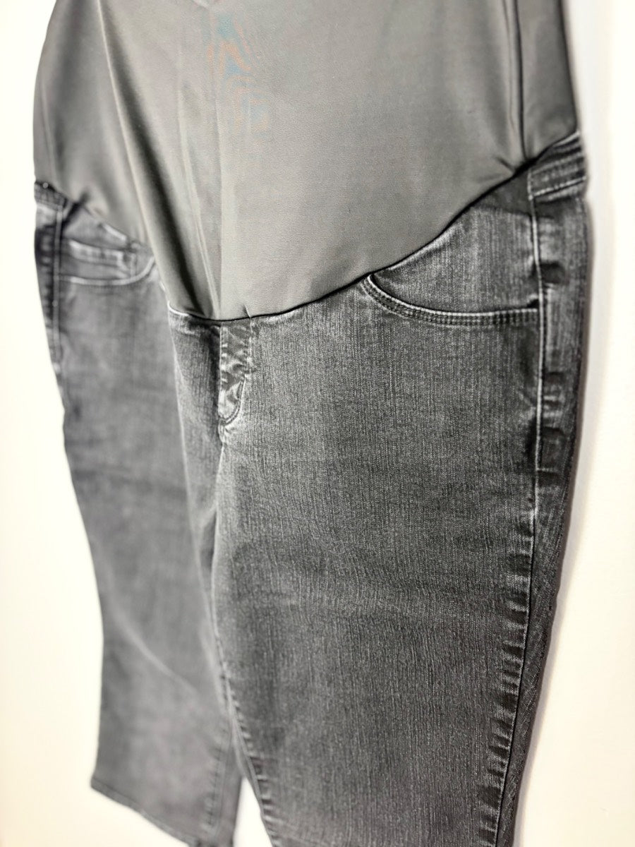 XL - Thyme Slim Fit Black Denim Capris