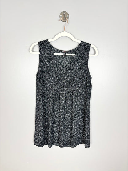S - Stork & Babe Black & White Floral Sleeveless Blouse