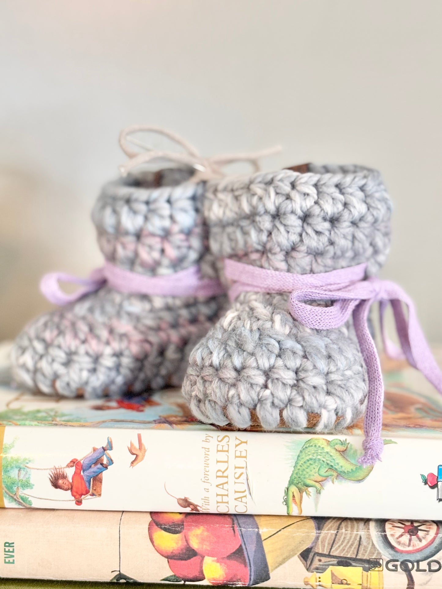 3-6 Mo. Emma & Fox Baby Booties - Lilac & Grey