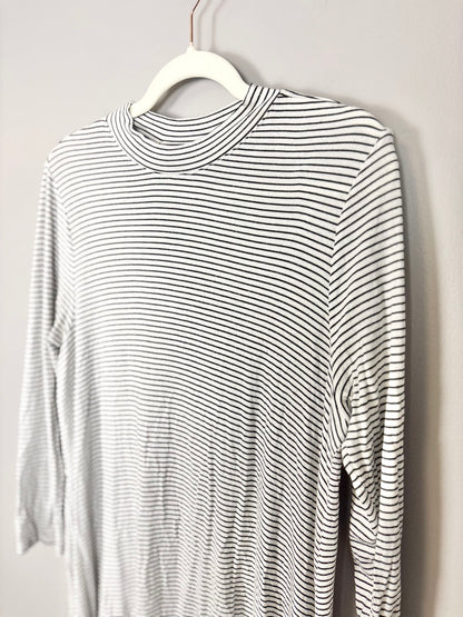 L - Black & White Striped V-Back Long Sleeve Shirt