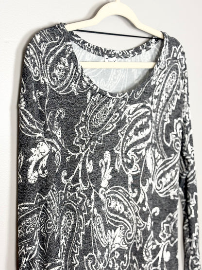 L - Thyme Double-Layer Paisley Sweater