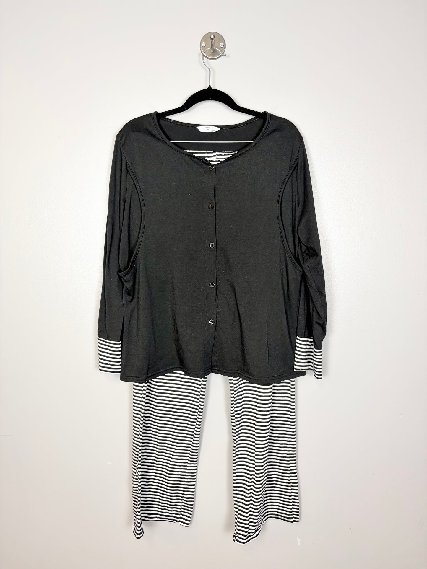 XL - Black & White Stripe Nursing Pyjama Set