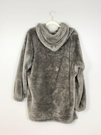 M - Zenana Outfitters Cozy Bear Hug Sweater