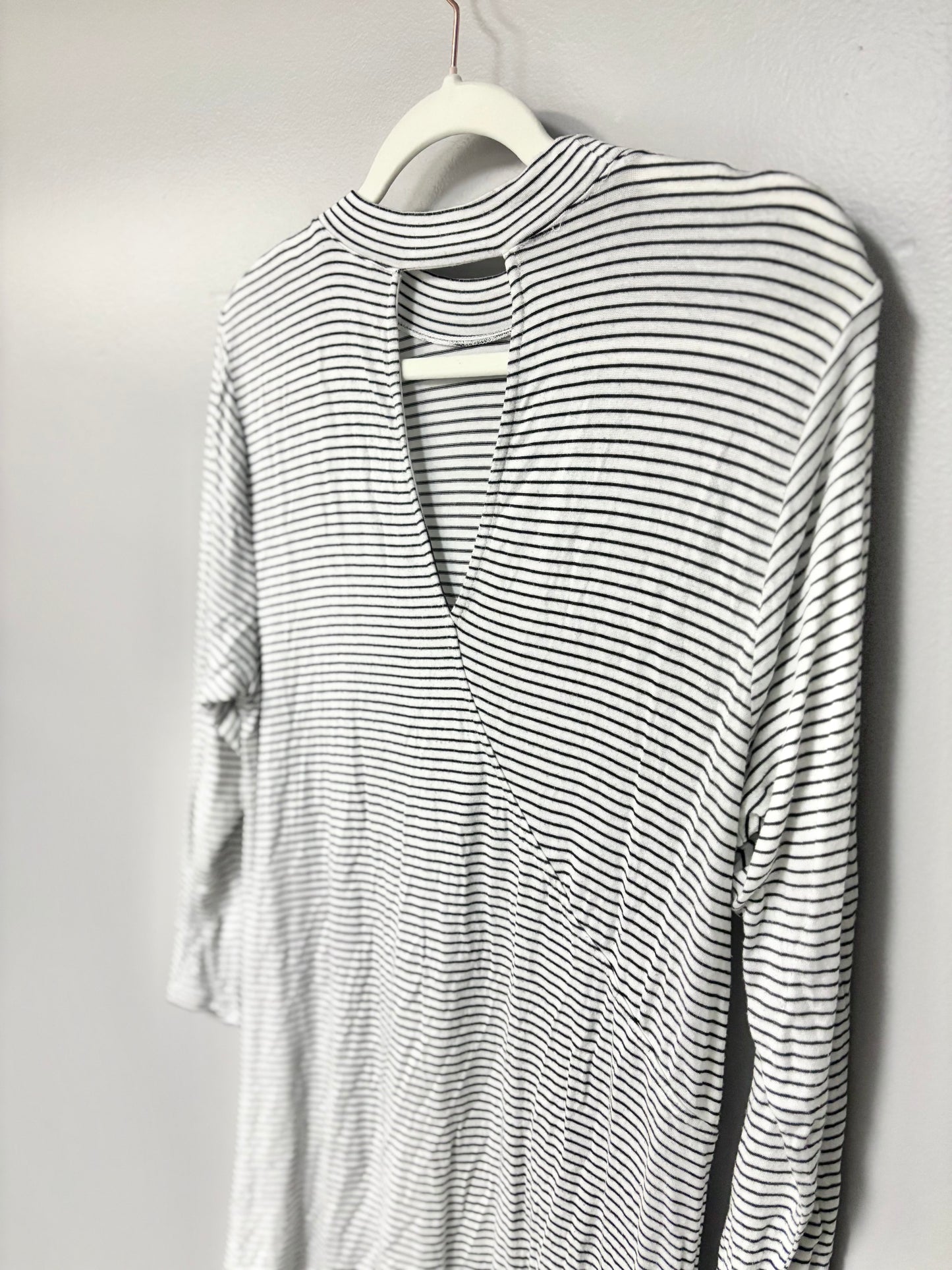 L - Black & White Striped V-Back Long Sleeve Shirt