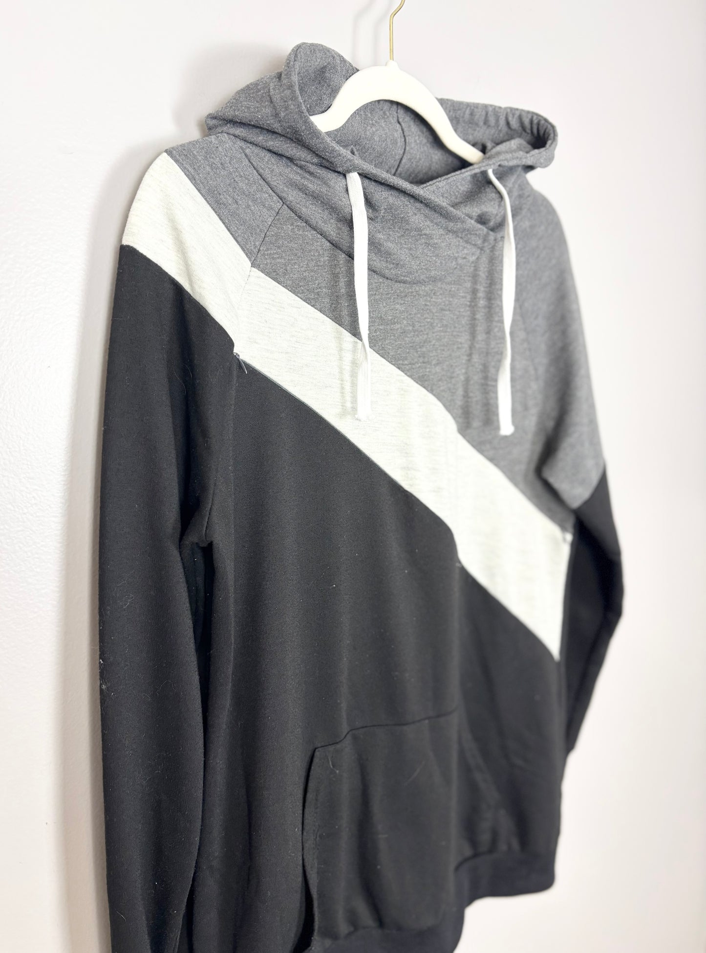 S/M - Geometric Grey & Black Nursing Hoodie