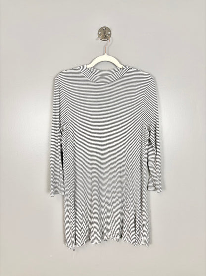 L - Black & White Striped V-Back Long Sleeve Shirt