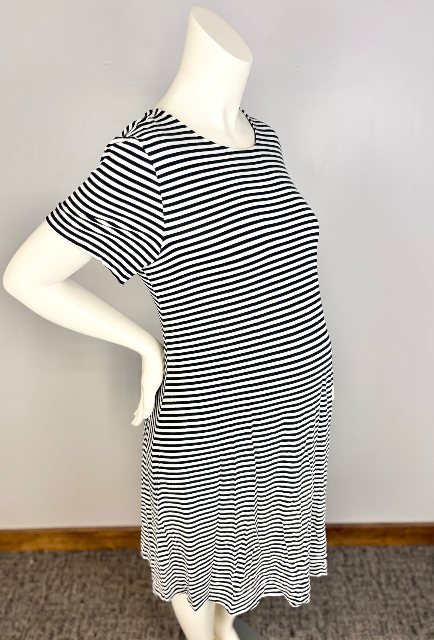 XL - Old Navy Black & White Striped Dress