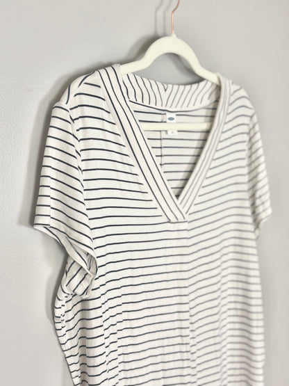 L - Old Navy Black & White Striped Shirt