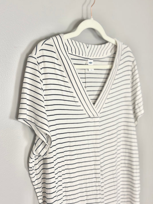 L - Old Navy Black & White Striped Shirt