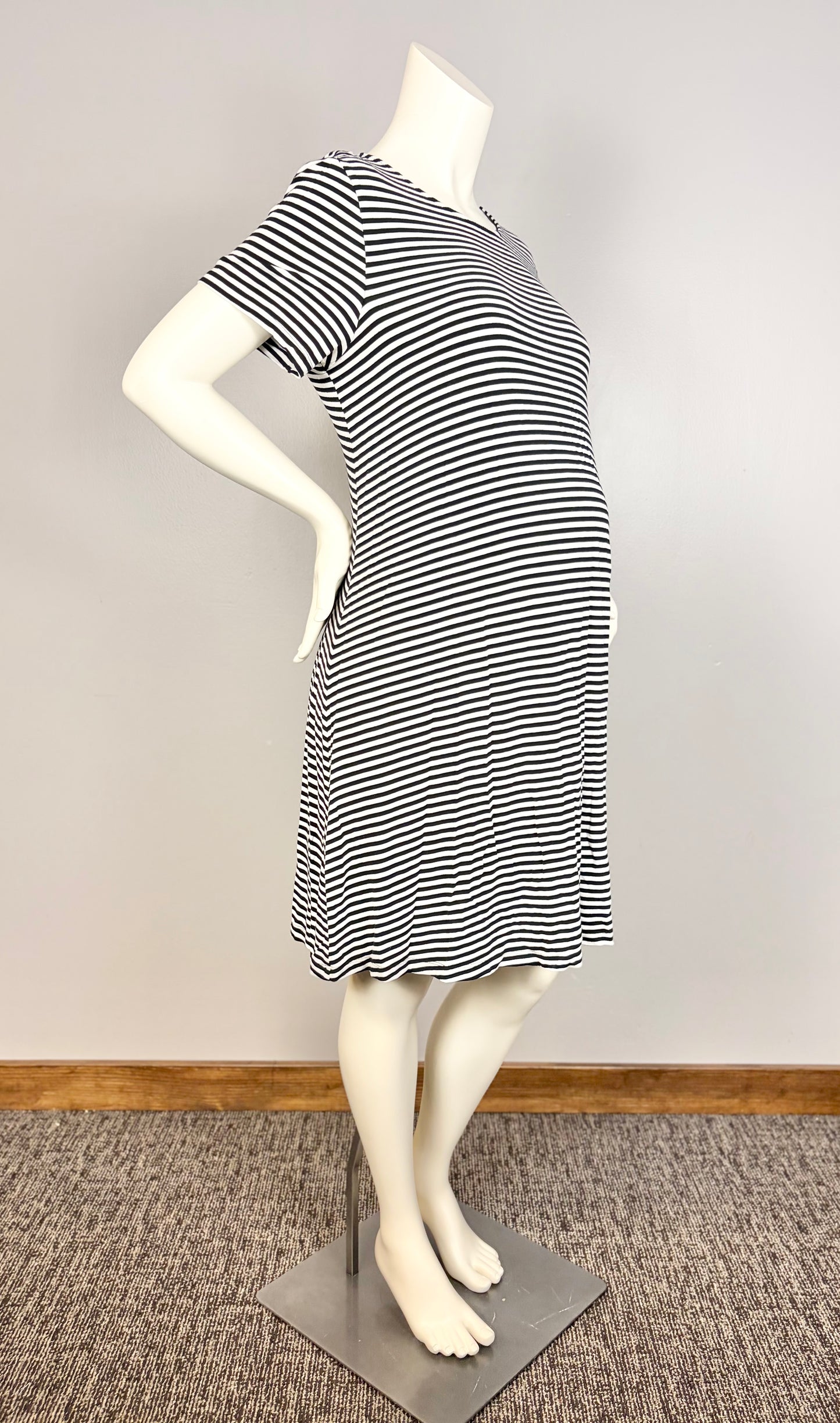 XL - Old Navy Black & White Striped Dress