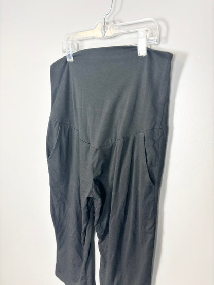 M - Cropped Black Joggers