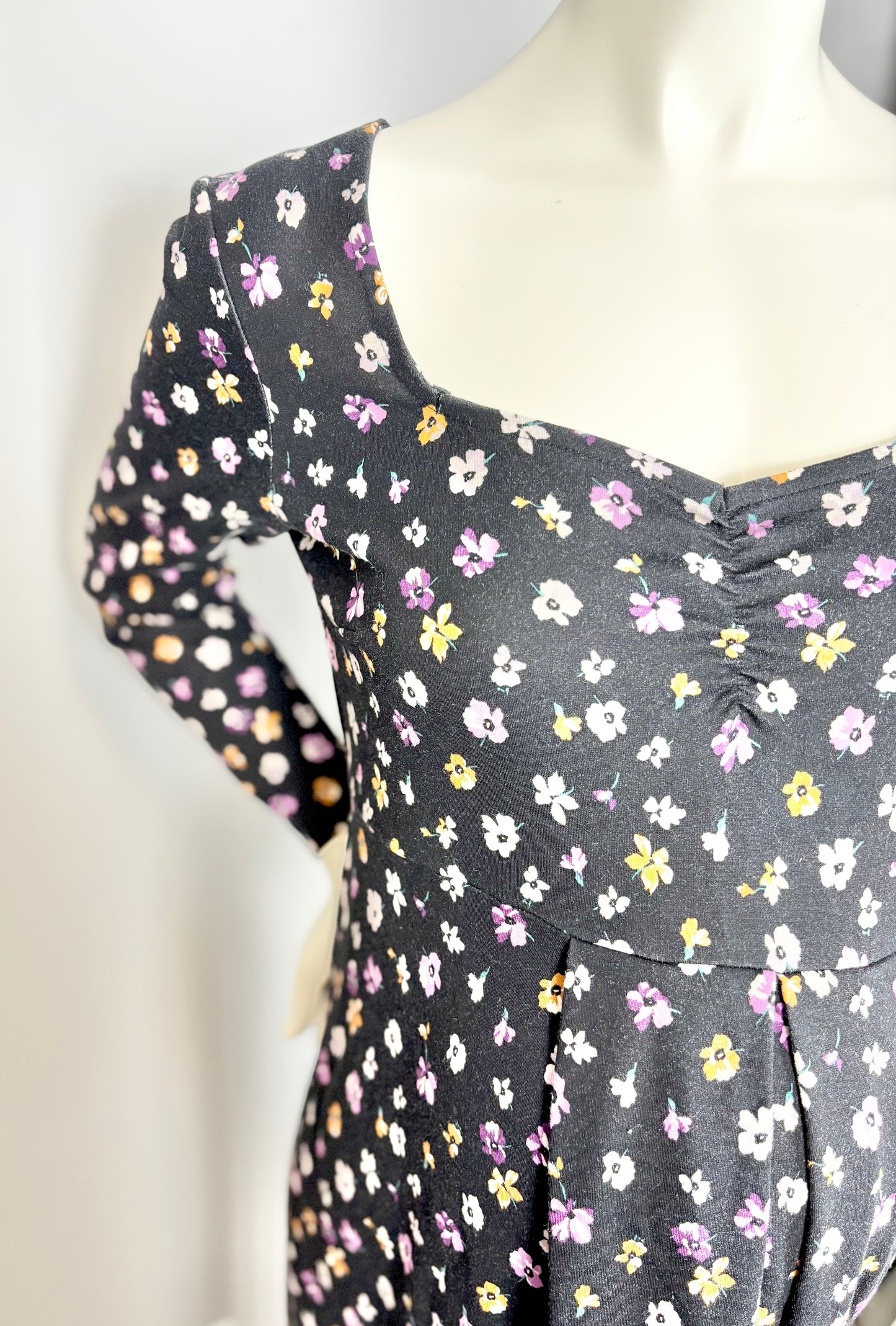 M - Old Navy Black Floral Dress