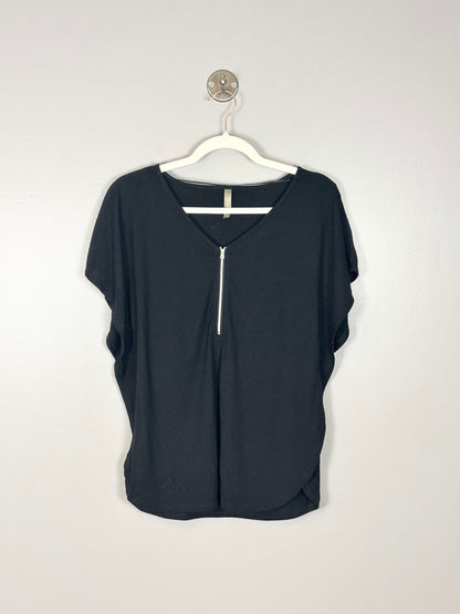 S - Thyme Black Zip-Access Nursing Shirt