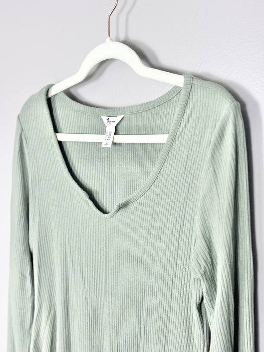 M - Thyme Sage Green Ribbed Shirt