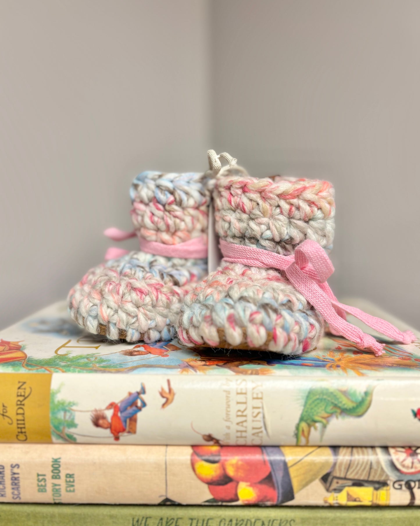 0-3 Mo. Emma & Fox Baby Booties - Pink Peppermint w/Pink Tie