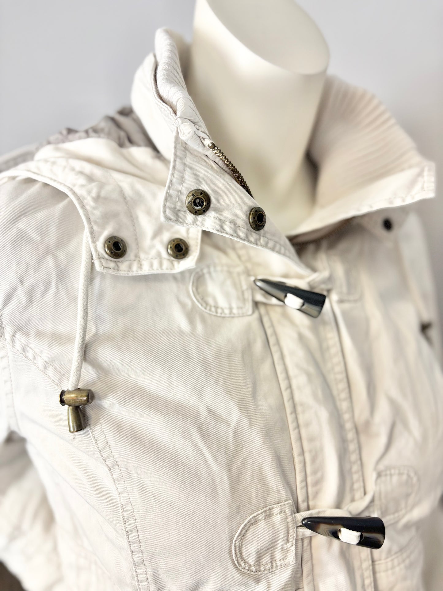 M - Motherhood Cream Toggle Jacket