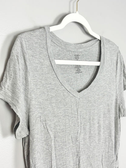 L - George V-neck Maternity Tee