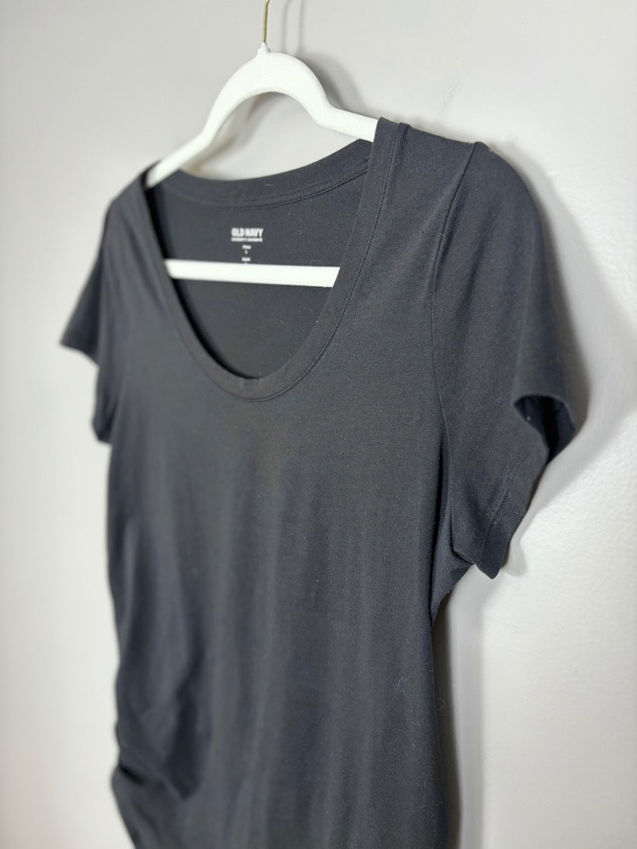 L - Old Navy Black V-neck Tee
