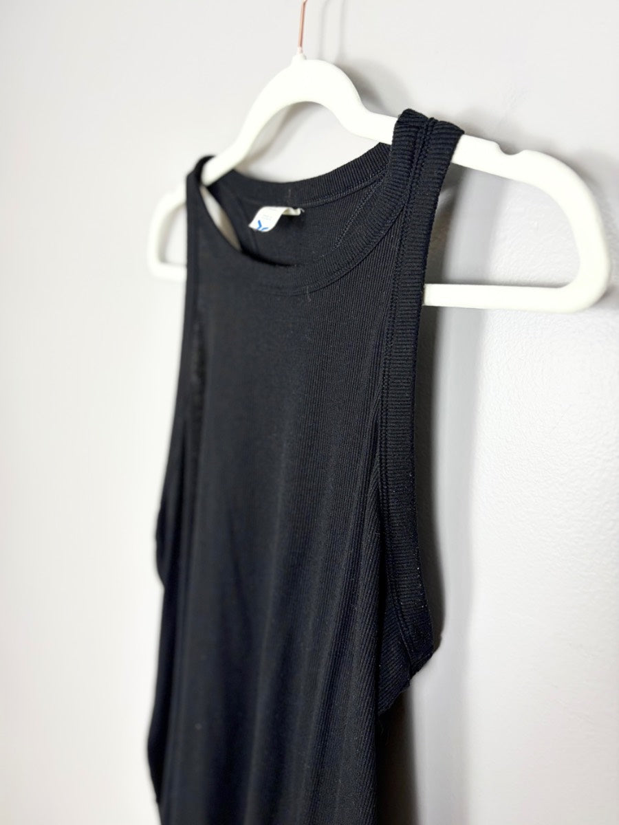 L - Old Navy Charcoal Sleeveless Ribbed Tank