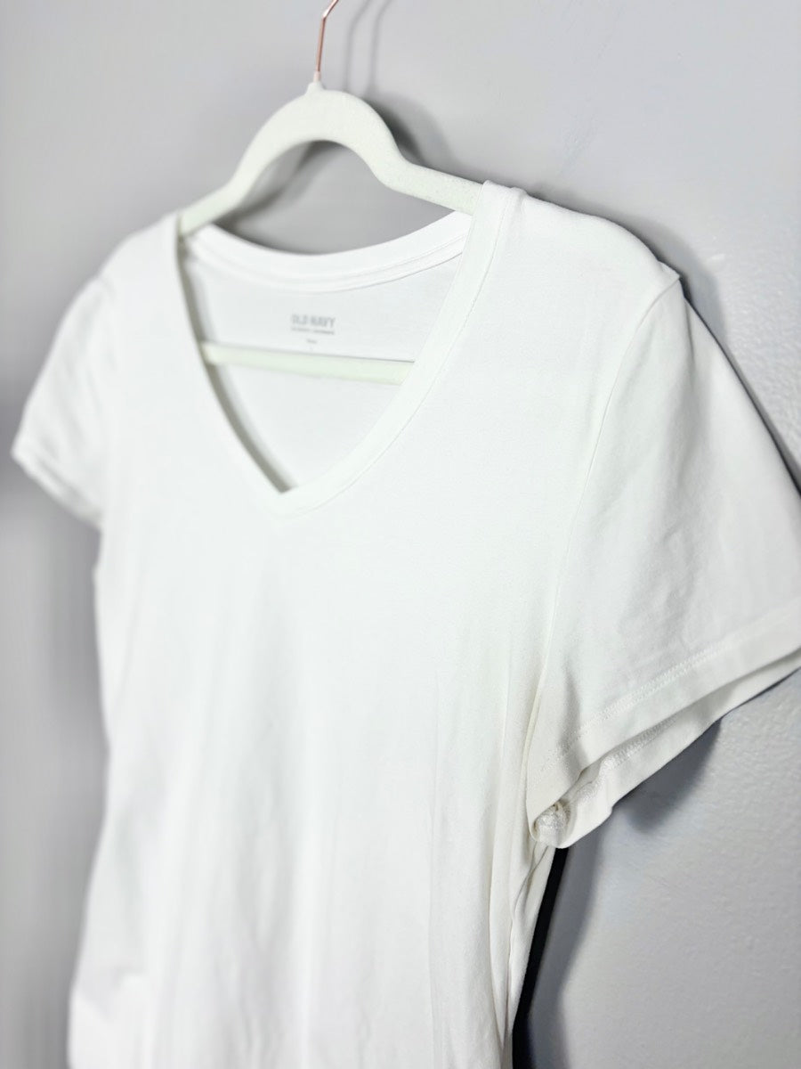 L - Old Navy White V-neck Tee