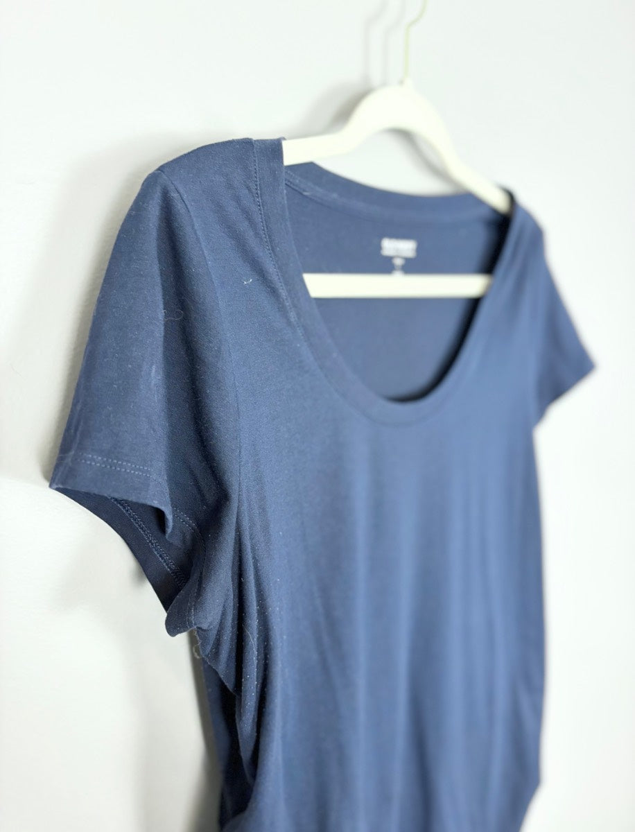 L - Old Navy Scoop Neck Navy Tee