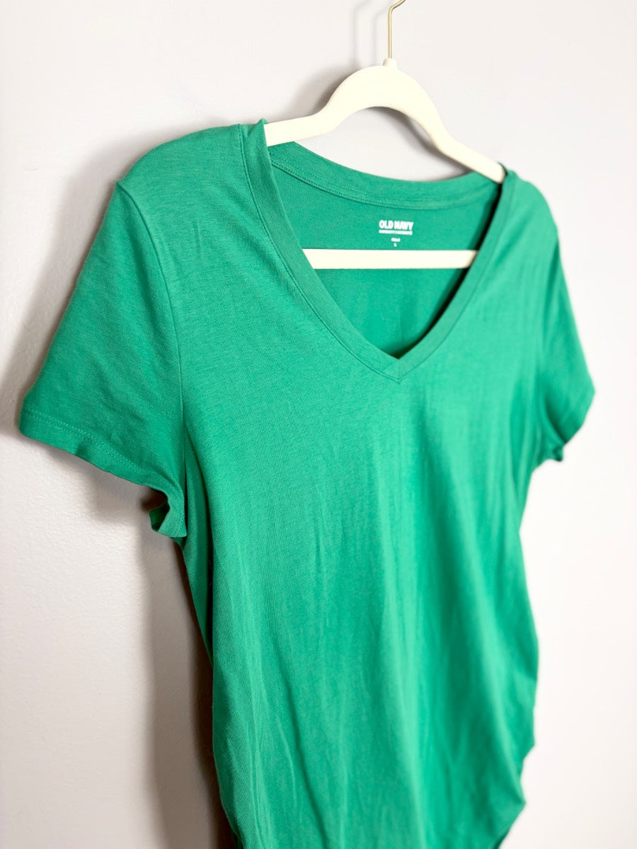 L - Old Navy Kelly Green V-neck Tee