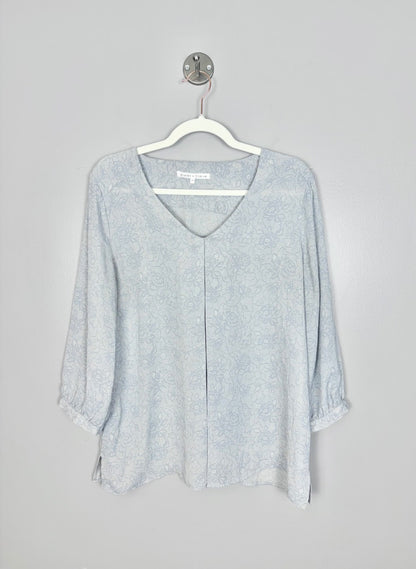 M - Violet + Claire Soft Blue Floral Print Blouse