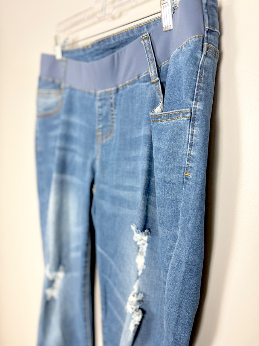 XL - Distressed Low Panel Boyfriend Jeans