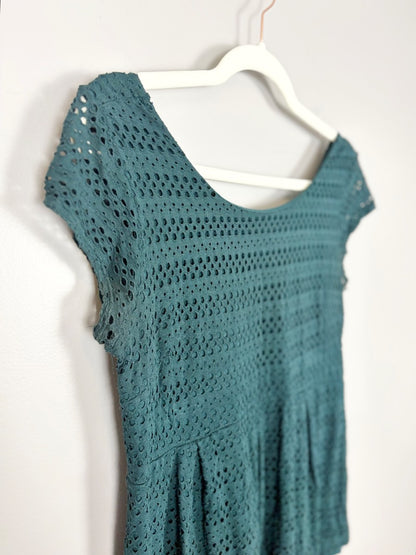 M - A Pea In The Pod Pine Eyelet Peplum Top