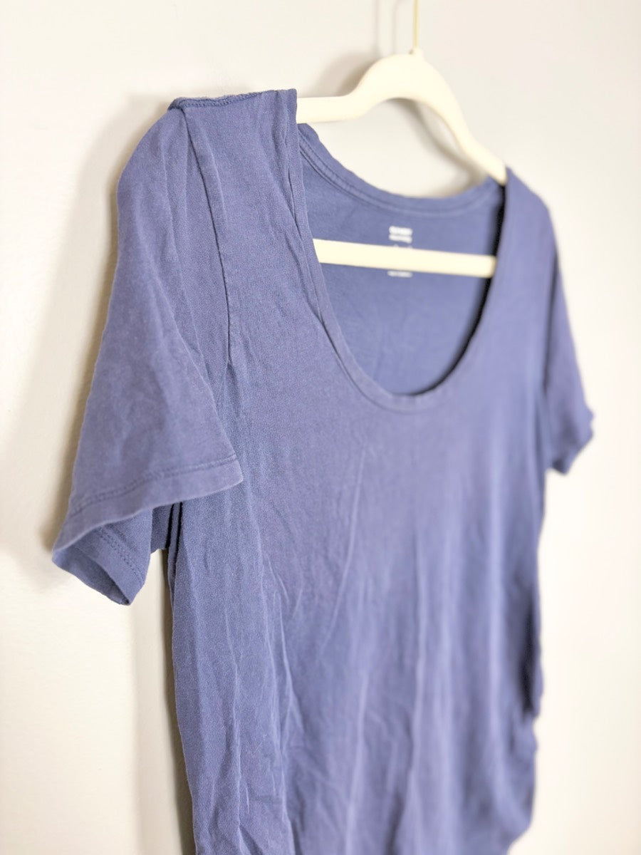 M - Old Navy Scoop Neck Tee