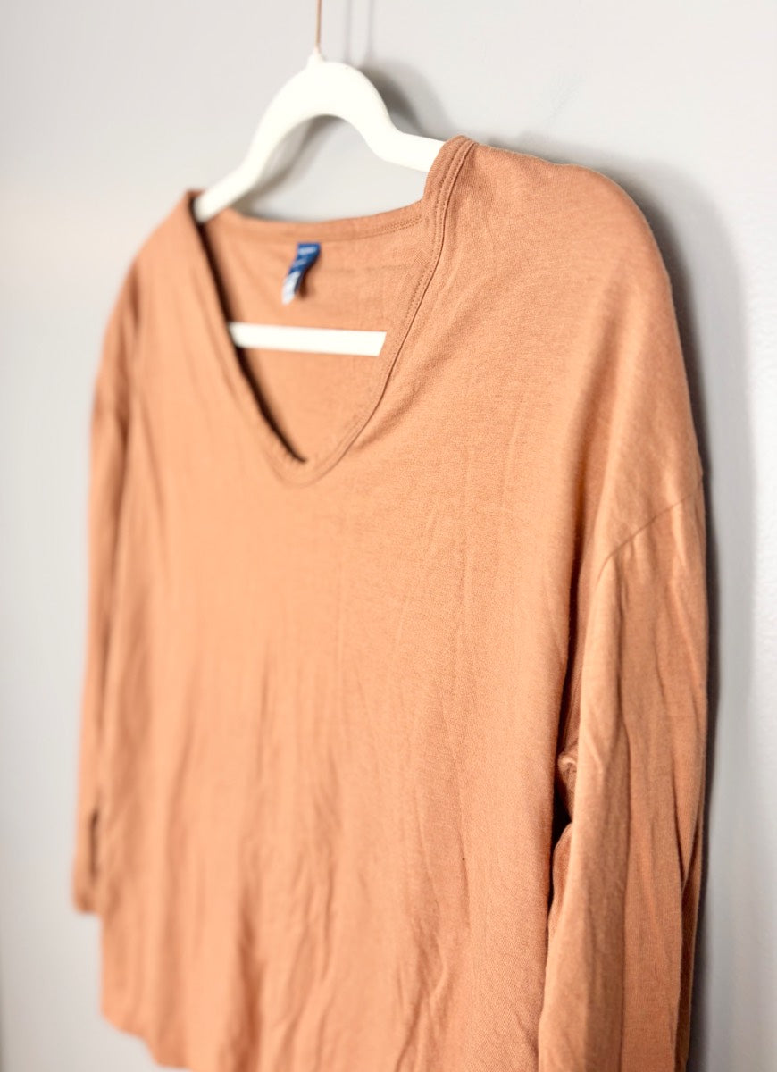 M - Old Navy Pumpkin V-neck Tee